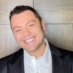 Tiziano Ferro Instagram - Grazie a chi l’ha reso un po’ suo. — Thank you, if you think this documentary was a little bit about you too. — Gracias a los que han sentido este documental parte de su propria vida. @amazonprimevideo @primevideoit @diversitylab