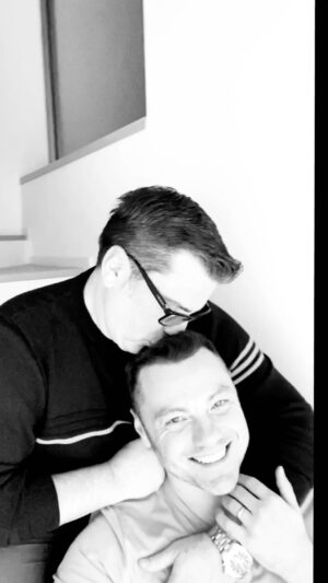 Tiziano Ferro Instagram - 𝐢𝐥 𝐑𝐈𝐓𝐎𝐑𝐍𝐎 𝐚 𝐂𝐀𝐒𝐀 𝐝𝐨𝐩𝐨 𝐮𝐧 𝐚𝐧𝐧𝐨
🇮🇹
ʙᴀᴄᴋ ᴛᴏ ᴍᴏᴛʜᴇʀʟᴀɴᴅ ᴀғᴛᴇʀ ᴀ ʏᴇᴀʀ
🇮🇹
Volver a casa después de un año
🇮🇹

Ps: abbracci e mascherine tolte solo e sempre tra persone testate e negative, vaccinate o entrambe le cose.
ps: Hugs And no masks only happened with either previously tested people, vaccinated or both.
Ps: los abrazos y las máscaras bajadas solo y siempre con personas con test negativo, vacunadas o las dos cosas.