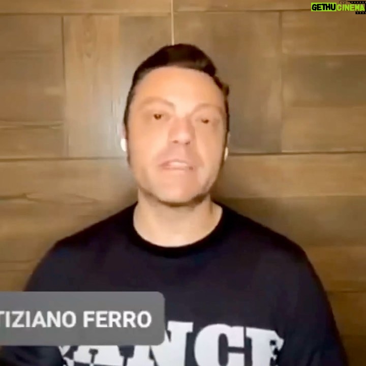 Tiziano Ferro Instagram - Tanto per dire. 🤐 Grazie @rossotizianofanpage
