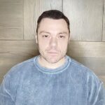 Tiziano Ferro Instagram - TZN 2021, il tour che avrebbe avuto luogo dal 6 giugno al 18 luglio 2021 nei più importanti stadi italiani ahimè, è cancellato. 💔 Live Nation sta lavorando per poter annunciare quanto prima la sua riprogrammazione che avrà luogo nell’estate del 2023. 𝙋𝙚𝙧 𝙘𝙝𝙞 𝙝𝙖 𝙖𝙘𝙦𝙪𝙞𝙨𝙩𝙖𝙩𝙤 𝙗𝙞𝙜𝙡𝙞𝙚𝙩𝙩𝙞 𝙘𝙞 𝙨𝙤𝙣𝙤 𝙙𝙪𝙚 𝙥𝙤𝙨𝙨𝙞𝙗𝙞𝙡𝙞𝙩𝙖´: - 𝙍𝙄𝙈𝘽𝙊𝙍𝙎𝙊 - 𝙍𝙄𝙐𝙏𝙄𝙇𝙄𝙕𝙕𝙊 •I biglietti dell’edizione 2020-2021 saranno validi per l’edizione 2023. • Il rimborso dei biglietti o dei voucher emessi e non ancora utilizzati, dovrà essere richiesto entro il 20/7/21 al sistema di biglietteria presso il quale si è effettuato l’acquisto (Ticketone, Ticketmaster o Vivaticket), seguendo le modalità riportate sui rispettivi siti. ᴘᴇʀ ᴍᴀɢɢɪᴏʀɪ ɪɴғᴏʀᴍᴀᴢɪᴏɴɪ: bit.ly/TZN2023 🔐 Avremmo sperato in un’estate diversa. Avrei voluto festeggiare con voi i miei 𝘝𝘌𝘕𝘛´𝘈𝘕𝘕𝘐 𝘥𝘪 𝘤𝘢𝘳𝘳𝘪𝘦𝘳𝘢, ma bisogna accettare lo stato delle cose e rendere costruttivo anche questo momento distorto. Le mie energie da adesso andranno tutte verso @scenaunita per aiutare i lavoratori dello spettacolo che rimarranno senza impiego per il secondo anno consecutivo. Grazie per la pazienza, la comprensione e la vicinanza. Ci vediamo qui!!! 🇺🇸🇬🇧𝙴𝚗𝚐𝚕𝚒𝚜𝚑 𝚝𝚛𝚊𝚗𝚜𝚕𝚊𝚝𝚒𝚘𝚗 𝚒𝚗 𝚜𝚝𝚘𝚛𝚒𝚎𝚜. 🇪🇸𝚃𝚊𝚍𝚞𝚌𝚌𝚒𝚘𝚗 𝚎𝚗 𝚑𝚒𝚜𝚝𝚘𝚛𝚒𝚊𝚜.