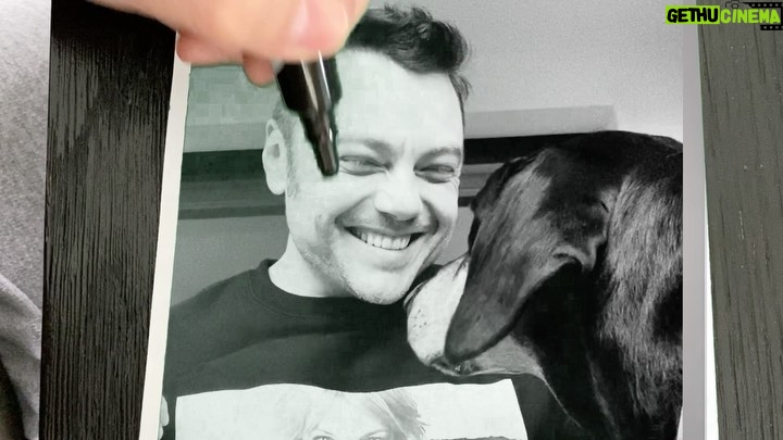 Tiziano Ferro Instagram - La lista della gratitudine di oggi... 𝙂𝙍𝘼𝙏𝙄𝙏𝙐𝘿𝙀 𝙇𝙄𝙎𝙏 ʟɪsᴛᴀ ᴅᴇ ʟᴀ ɢʀᴀᴛɪᴛᴜᴅ ᴅᴇ ᴘʀɪɴᴄɪᴘɪᴏ ᴅᴇ ʜᴏʏ #gratitudine #gratitude #gratitud #vaiadamarti