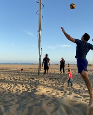 Tiziano Ferro Instagram - Quando la vita prova a schiacciarti, schiacciala tu.
Per fortuna esiste lo sport! 👊🏼🏐

When life tries to smash you, SMASH IT BACK! 👊🏻 🏐
Thank God for sports!