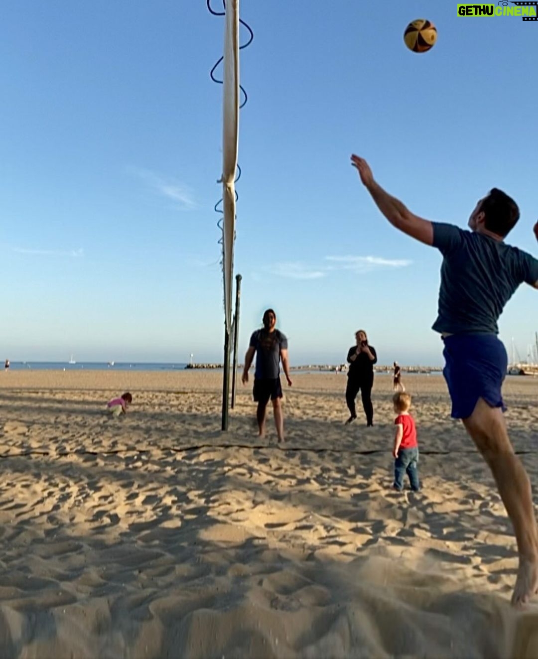 Tiziano Ferro - 114.6K Likes - Quando la vita prova a schiacciarti, schiacciala tu.
Per fortuna esiste lo sport! 👊🏼🏐
When life tries to smash you, SMASH IT BACK! 👊🏻 🏐
Thank God for sports!