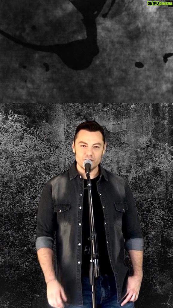 Tiziano Ferro Instagram - Grazie amici di #magazzinimusicali e @gino_castaldo per avermi dato l’opportunità di cantare questa perla dell’unico, compianto Franco Califano. Scritta con l’amico Federico Zampaglione @tiromancinoofficial #califfo #francocalifano #nonescludoilritorno