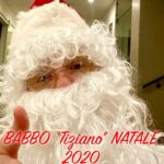Tiziano Ferro Instagram - Il mio più bel ricordo del 2020. L’unica vera magia del Natale: i bimbi stracolmi di gioia. Che ne dite, ho una carriera assicurata da Babbo Natale?Ero credibile? 😅😂🎄🤶 🎅🏻 ⚠️Ci tengo a specificare che le persone presenti nel video fanno parte del mio “circolo di quarantena”. Non frequentiamo altre case. Ci testiamo ogni settimana - bimbi inclusi - e condividiamo i risultati del tampone in una chat comune per rimanere tranquilli e al sicuro. — My favorite memory from 2020. The one and only real Christmas magic: true happiness in these children’s heart. What do you think, do I have a career ahead of me, as Santa? Was I feeling the part?!? 😅😂🤶 🎅🏻 ⚠️It’s important for me to specify that all the people in this video are part of my “quarantine circle”. We don’t go visit other households. We get tested every week - kids included - and share each other’s status on a common chat thread so to remain safe and healthy. — My recuerdo favorito del año pasado. La única verdadera magia de la Navidad: la infinita felicidad de los niños. Que opináis, tengo una carrera delante de mi como Papà Noel?Estaba creíble en este rol?!? 😅😂🤶 🎅🏻 ⚠️ Es importante para mi explicar que las personas que están en este vídeo hacen parte de mi “círculo de cuarentena”. No frecuéntanos otras casas. Hacemos el test cada semana - niños incluidos - y compartimos los resultados en un chat común para que no podamos quedar tranquilos y en seguridad. ɢʀᴀᴢɪᴇ ᴀ sɪʟᴠɪᴀ ᴇ ɢʟɪ ᴀᴍɪᴄɪ.ᴅɪ @verissimotv ᴘᴇʀ ᴇssᴇʀᴇ ᴄᴏsɪ´ ᴅᴏʟᴄɪ #babbonataletzn #babbonatale #papanoeltzn #papanoel #santaclaustzn #santaclaus