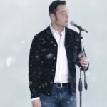 Tiziano Ferro Instagram - Chissà cosa sarebbe diventata dal vivo questa canzone? Lo scopriremo, lo so. Intanto... 𝓒𝓐𝓢𝓐 𝓪 𝓝𝓐𝓣𝓐𝓛𝓔 𝐿𝐼𝒱𝐸 ...𝒸𝑜𝓃 𝓃𝑒𝓋𝑒 𝒻𝒾𝓃𝓉𝒶 𝐿𝐼𝒱𝐸 ...𝓌𝒾𝓉𝒽 𝒻𝒶𝓀𝑒 𝓈𝓃𝑜𝓌 𝐸𝒩 𝒟𝐼𝑅𝐸𝒞𝒯𝒪...𝒸𝑜𝓃 𝓃𝒾𝑒𝓋𝑒 𝓅𝑜𝓈𝓉𝒾𝓏𝒶 ❄️ ❄️ ❄️ www.drewstewart.net @cgonellamakeup @tallia1976 @giordanaangi #giordanaangi #casaanatale #accettomiracoli