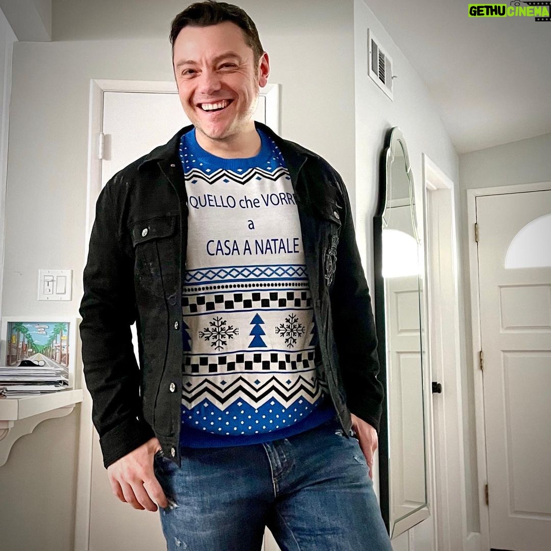 Tiziano Ferro Instagram - ππππ π πΉπππππ π―πΆπ°π·π° π΄πͺπ―π¨π°ππ° π―π¦πΈ π΄πͺπ―π¨ππ¦ π―πΆπ¦π·π° π΄πͺπ―π¨ππ¦ 11.12.20 12.11.20 π #casaanatale #lesperienzadeglialtri #accettomiracoli