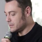 Tiziano Ferro Instagram – “𝘐𝘰 𝘯𝘰𝘯 𝘱𝘰𝘴𝘴𝘰 𝘴𝘵𝘢𝘳𝘦 𝘧𝘦𝘳𝘮𝘰 𝘤𝘰𝘯 𝘭𝘦 𝘮𝘢𝘯𝘪 𝘯𝘦𝘭𝘭𝘦 𝘮𝘢𝘯𝘪…”
𝐌𝐀𝐑𝐆𝐇𝐄𝐑𝐈𝐓𝐀
La canzone. Che non poteva non esserci
#lesperienzadeglialtri #accettomiracoli
–
(ɴᴏɴ ᴇ´ɪʟ ɴᴜᴏᴠᴏ sɪɴɢᴏʟᴏ/ɴᴏᴛ ᴛʜᴇ ɴᴇᴡ sɪɴɢʟᴇ/ɴᴏ ᴇs ᴇʟ ɴᴜᴇᴠᴏ sɪɴɢʟᴇ)