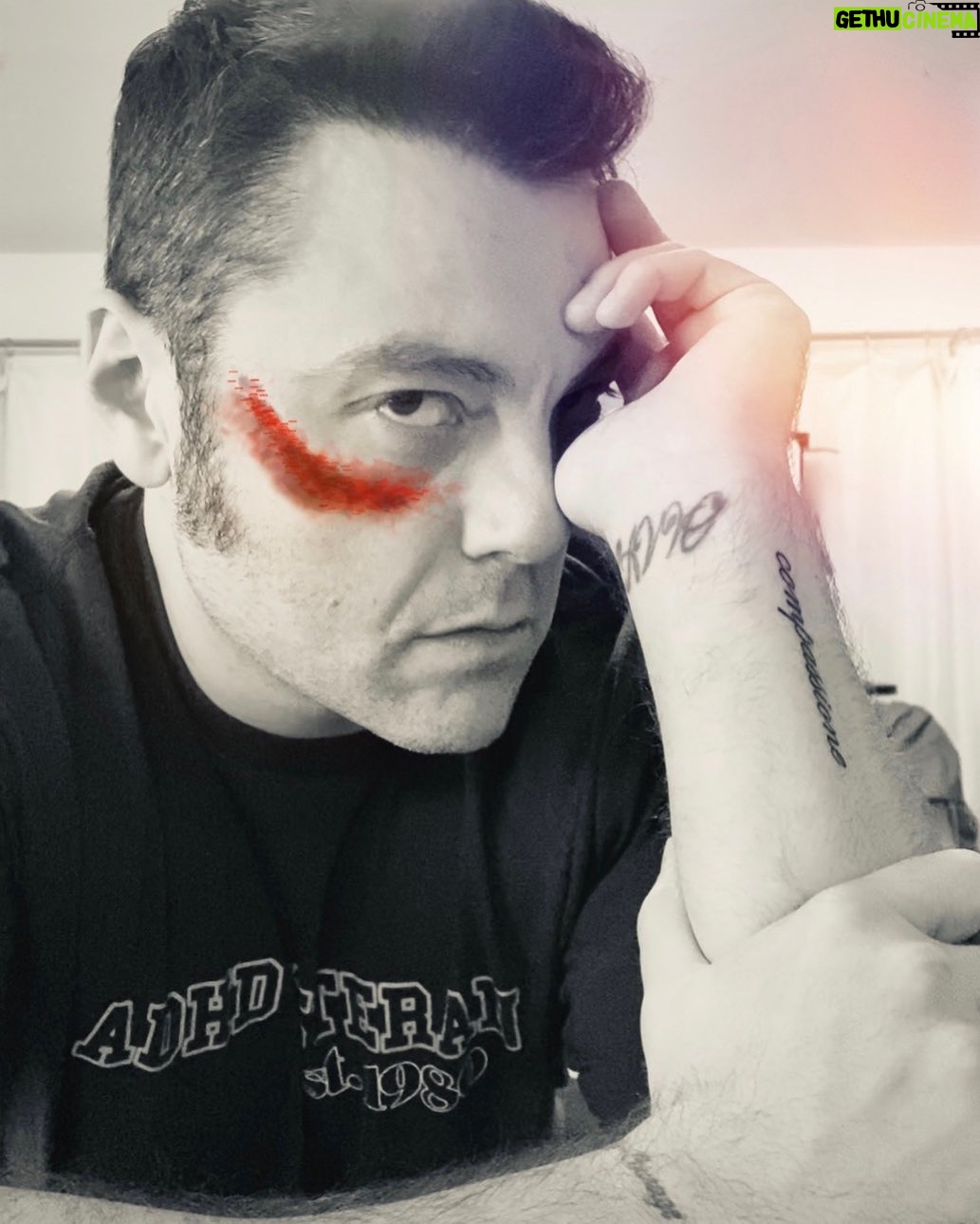 Tiziano Ferro - 137.8K Likes - Legate. Imbavagliate. Insultate. Sottopagate. È il 2020 e le strisce rosse di dolore e sangue non sbiadiscono sul nostro viso.
E ci chiediamo ancora se ci sia bisogno di una legge contro la misoginia?!?
@centrodonnalilith
@cooperativae.V.a.
#stoconledonne #donneguerriere
#nonènormalechesianormale #violenzadigenere #25novembre
#womenrights #feminist #womenpower
#noviolenza