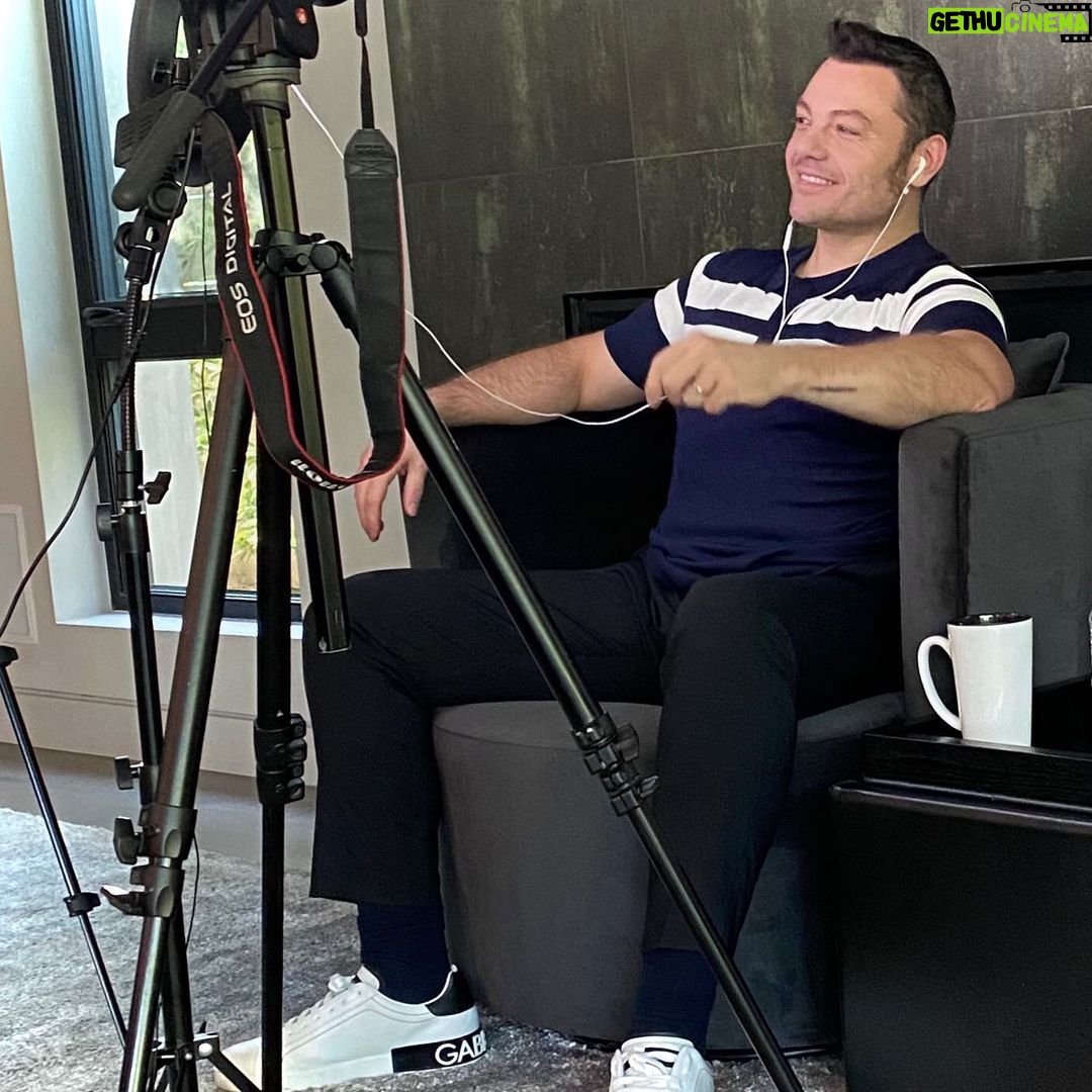Tiziano Ferro - 124.9K Likes - Quasi pronto per il collegamento con la mitica @mara_venier
Oggi alle 14.00, DOMENICA IN @rai1official @raiplay_official
-
Almost ready!
🅒🅐🅢🅘 🅛🅘🅢🅣🅞🅢!
DOMENICA IN @raiply_official
🇺🇸5am•🇲🇽7am•🇧🇷🇦🇷 9am
Photo: @cgonellamakeup