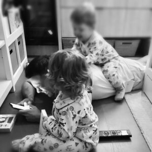 Tiziano Ferro Instagram - Papà prova a leggere le bozze, invano!
𝐋𝐀 𝐅𝐄𝐋𝐈𝐂𝐈𝐓𝐀' 𝐀𝐋 𝐏𝐑𝐈𝐍𝐂𝐈𝐏𝐈𝐎, il mio primo romanzo, 𝗳𝘂𝗼𝗿𝗶 𝗶𝗹 𝟯 𝗢𝘁𝘁𝗼𝗯𝗿𝗲.
📖 
Trying to read the last draft, in vain!
𝐋𝐀 𝐅𝐄𝐋𝐈𝐂𝐈𝐓𝐀' 𝐀𝐋 𝐏𝐑𝐈𝐍𝐂𝐈𝐏𝐈𝐎, my first novel 𝗼𝘂𝘁 𝗢𝗰𝘁𝗼𝗯𝗲𝗿 𝘁𝗵𝗲 𝟯𝗿𝗱.
📖
Intentando leer el ultimo borrador del libro, sin suerte!
 𝐋𝐀 𝐅𝐄𝐋𝐈𝐂𝐈𝐓𝐀' 𝐀𝐋 𝐏𝐑𝐈𝐍𝐂𝐈𝐏𝐈𝐎, mi primera novela 𝗳𝘂𝗲𝗿𝗮 𝗲𝗹 𝟯 𝗱𝗲 𝗢𝗰𝘁𝘂𝗯𝗿𝗲.
#lafelicitaalprincipio
#primoromanzo
#firstnovel
@librimondadori
@mondadoristore