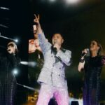 Tiziano Ferro Instagram - “Le regine del 2000 son tornate!”…e io c’ero! @paolaiezzireal @chiaraiezzi_real #paolaechiara #vamosabailar #vamosabailarestavidanueva Stadio Dall'Ara - Bologna