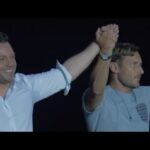 Tiziano Ferro Instagram - L’unica e la sola. L’inimitabile. Come il suo Capitano. E non è questione di squadre, è questione 𝐝𝐞 𝐜𝐨𝐫𝐞. Quanto mi manchi Roma, oggi e sempre. Ma torneremo a riprenderci l’Olimpico: 𝐢𝐥 9 𝐞 10 𝐥𝐮𝐠𝐥𝐢𝐨 2021! 💚🤍❤️ 𝐓𝐡𝐞 𝐨𝐧𝐞 𝐚𝐧𝐝 𝐨𝐧𝐥𝐲 𝐑𝐨𝐦𝐞 𝐚𝐧𝐝 𝐢𝐭𝐬 𝐜𝐚𝐩𝐭𝐚𝐢𝐧 @francescototti 𝐈 𝐦𝐢𝐬𝐬 𝐲𝐨𝐮 𝐦𝐲 𝐝𝐞𝐚𝐫 𝐑𝐨𝐦𝐚, 𝐧𝐨𝐰 𝐚𝐧𝐝 𝐟𝐨𝐫𝐞𝐯𝐞𝐫. 𝐁𝐮𝐭 𝐰𝐞´𝐥𝐥 𝐛𝐞 𝐛𝐚𝐜𝐤: 𝐒𝐭𝐚𝐝𝐢𝐨 𝐎𝐥𝐢𝐦𝐩𝐢𝐜𝐨 𝐰𝐢𝐥𝐥 𝐛𝐞 𝐨𝐮𝐫𝐬 𝐚𝐠𝐚𝐢𝐧 𝐨𝐧 𝐣𝐮𝐥𝐲 9𝐭𝐡 𝐚𝐧𝐝 𝐣𝐮𝐥𝐲 10𝐭𝐡 2021! 💚🤍❤️ El solo y único capitán. Y no es cuestión de equipo, es cuestión de corazón. Me haces falta Roma de mi corazón, ahora y siempre. Pero volveremos y el Estadio Olímpico volverá a ser nuestro: 𝐞𝐥 9 𝐲 10 𝐝𝐞 𝐣𝐮𝐥𝐢𝐨 2021! 💚🤍❤️ 🎟𝘉𝘐𝘎𝘓𝘐𝘌𝘛𝘛𝘐 ℹ️𝘐𝘕𝘍𝘖 ▶️𝘴𝘵𝘰𝘳𝘺 𝘪𝘯 𝘦𝘷𝘪𝘥𝘦𝘯𝘻𝘢𝘩𝘪𝘨𝘩𝘭𝘪𝘨𝘩𝘵 𝘴𝘵𝘰𝘳𝘺 @francescototti #ballaperme #tzn2021 #totti #francescototti #stadioolimpico Stadio Olimpico Roma