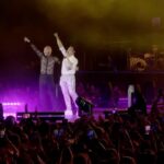 Tiziano Ferro Instagram - 𝐁𝐀𝐑𝐈❤️🤍❤️ Avevo bisogno di amore, protezione e gioia ieri sera. Papà orso a volte è meno forte di quello che sembra. Quindi mi sono consegnato a voi, perché mi fido ciecamente. Sono rinato appena vi ho visti. Quanta gioia, quanta bellezza per la mia prima volta al San Nicola. Per chi avesse ancora dubbi in merito all’effetto curativo dell’amore: andate in Puglia! ❤️🤍❤️🤍 𝙂𝙞𝙪𝙡𝙞𝙖𝙣𝙤 𝙎𝙖𝙣𝙜𝙞𝙤𝙧𝙜𝙞. Figlio di questa terra e tesoro nazionale. La tua generosità è commovente. Hai smosso il mondo per esserci, e non lo dimenticherò mai. Come le tue canzoni: manifesto di profonda onestà e poesia. Il mio “grazie” è smisurato, sei stupendo! #bari #puglia #stadiosannicola #giulianosangiorgi #tzn23