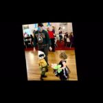 Tiziano Ferro Instagram – Il primo Carnevale di Acquaman e Miss Appaxi aka Bibo & Biba!🥳 🎉
Aquaman and Miss Appaxi’s first Carnival party!
🥳 🎉
El primer Carnaval de Aquaman y Miss Appaxi aka Bibo & Biba!
🥳 🎉