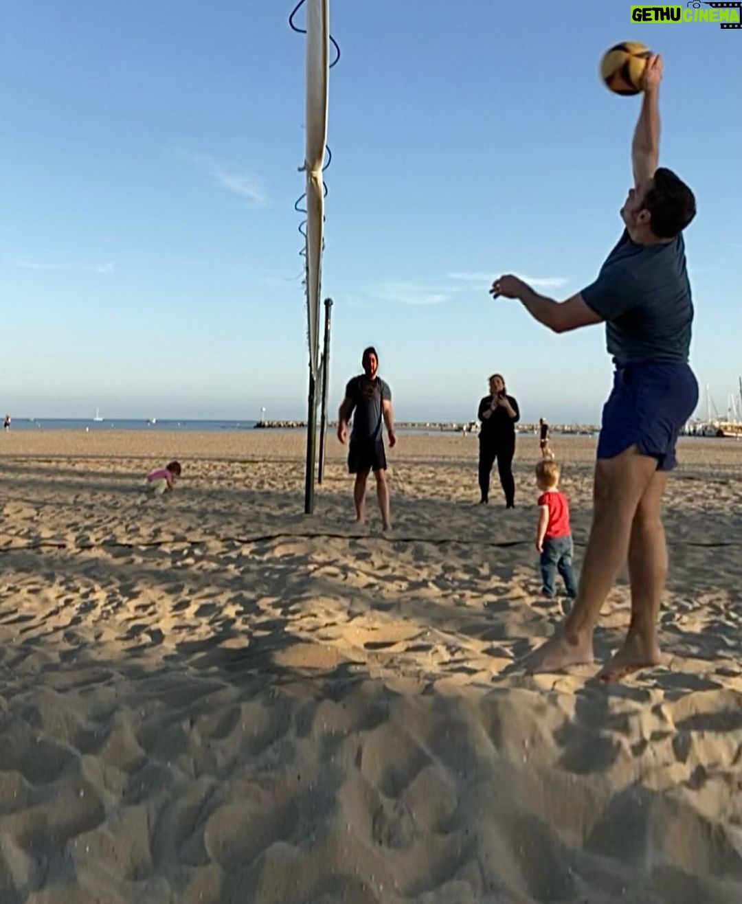 Tiziano Ferro - 114.6K Likes - Quando la vita prova a schiacciarti, schiacciala tu.
Per fortuna esiste lo sport! 👊🏼🏐
When life tries to smash you, SMASH IT BACK! 👊🏻 🏐
Thank God for sports!