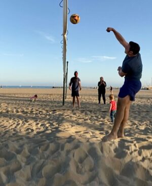 Tiziano Ferro Instagram - Quando la vita prova a schiacciarti, schiacciala tu.
Per fortuna esiste lo sport! 👊🏼🏐

When life tries to smash you, SMASH IT BACK! 👊🏻 🏐
Thank God for sports!