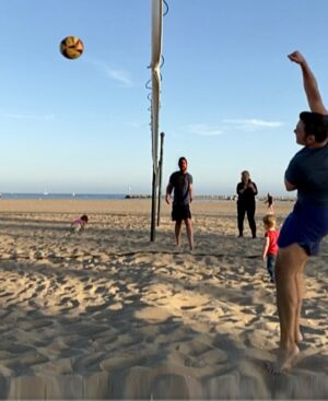Tiziano Ferro Instagram - Quando la vita prova a schiacciarti, schiacciala tu.
Per fortuna esiste lo sport! 👊🏼🏐

When life tries to smash you, SMASH IT BACK! 👊🏻 🏐
Thank God for sports!