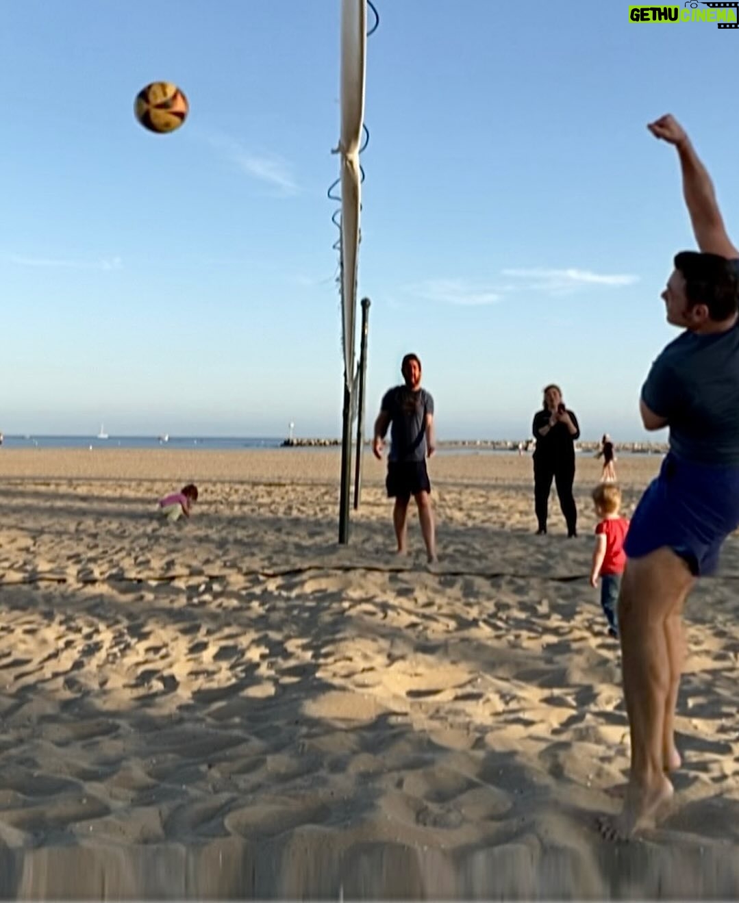 Tiziano Ferro - 114.6K Likes - Quando la vita prova a schiacciarti, schiacciala tu.
Per fortuna esiste lo sport! 👊🏼🏐
When life tries to smash you, SMASH IT BACK! 👊🏻 🏐
Thank God for sports!