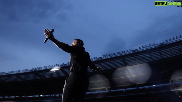 Tiziano Ferro Instagram - TORINO ❤️❤️❤️ E adesso…pronti per la tripla di San Siro??? 💪🏻