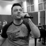Tiziano Ferro Instagram - Con la voce rotta e l’anima piena: “Benvenuti amici miei, ben ritrovati!” #tzn23 My voice is cracked by all kinds of emotions, my soul is full: “Welcome back my friends, nice to see you again!” #tzn23 Con la voz ronca y el alma llena: “Bienvenidos amigos, un placer verlos de nuevo!” #tzn23