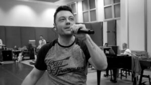 Tiziano Ferro Instagram - Con la voce rotta e l’anima piena: “Benvenuti amici miei, ben ritrovati!”

#tzn23

 

My voice is cracked by all kinds of emotions, my soul is full: “Welcome back my friends, nice to see you again!”

#tzn23

 

Con la voz ronca y el alma llena: “Bienvenidos amigos, un placer verlos de nuevo!”

#tzn23