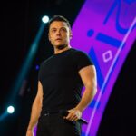 Tiziano Ferro Instagram - Ho sacro rispetto per il palco che mi ospita. Gratitudine immensa per questi 18 stadi in arrivo e per chi ci sarà. Vi racconterò la mia storia, che è diventata anche la vostra. Io sono pronto. Voi? [𝘉𝘪𝘨𝘭𝘪𝘦𝘵𝘵𝘪 𝘴𝘶: 𝘭𝘪𝘷𝘦𝘯𝘢𝘵𝘪𝘰𝘯.𝘪𝘵] I hold a sacred respect for every stage I step onto. And an immense gratitude for those 18 stadiums ready to welcome me as well as all those who will share this experience with me. I’ll tell you my story, that’s your story too. I’m ready. Are you? [ᴛɪᴄᴋᴇᴛs: : 𝘭𝘪𝘷𝘦𝘯𝘢𝘵𝘪𝘰𝘯.𝘪𝘵] Tengo sagrado respeto por cada escenario que piso. Inmensa gratitud por los 18 estadios que me están esperando y por todos los que compartirán esta experiencia conmigo. Les contaré mi historia, que es la vuestra también. Estoy listo. ¿Vosotros? [entradas: : 𝘭𝘪𝘷𝘦𝘯𝘢𝘵𝘪𝘰𝘯.𝘪𝘵] GRAZIE di cuore per la 📸: @francescoprandoni