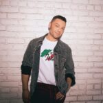 Tiziano Ferro Instagram - Destinazione Mare il nuovo singolo inedito. Fuori ora 🔊 Link in bio e nelle storie Photo @iamwalidazami