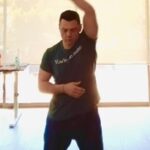 Tiziano Ferro Instagram - Il 2023 inizia con un nuovo singolo da 𝐈𝐋 𝐌𝐎𝐍𝐃𝐎 𝐄´ 𝐍𝐎𝐒𝐓𝐑𝐎: r()t()nda col mitico @thasup 😈 2023 starts with a new single from my last album 𝐈𝐋 𝐌𝐎𝐍𝐃𝐎 𝐄´ 𝐍𝐎𝐒𝐓𝐑𝐎: r()t()nda with Thasup 😈 El 2023 empieza con un nuevo single desde mi ultimo disco 𝐈𝐋 𝐌𝐎𝐍𝐃𝐎 𝐄´ 𝐍𝐎𝐒𝐓𝐑𝐎: r()t()nda con thasup 😈 #ilmondoénostro #rotonda