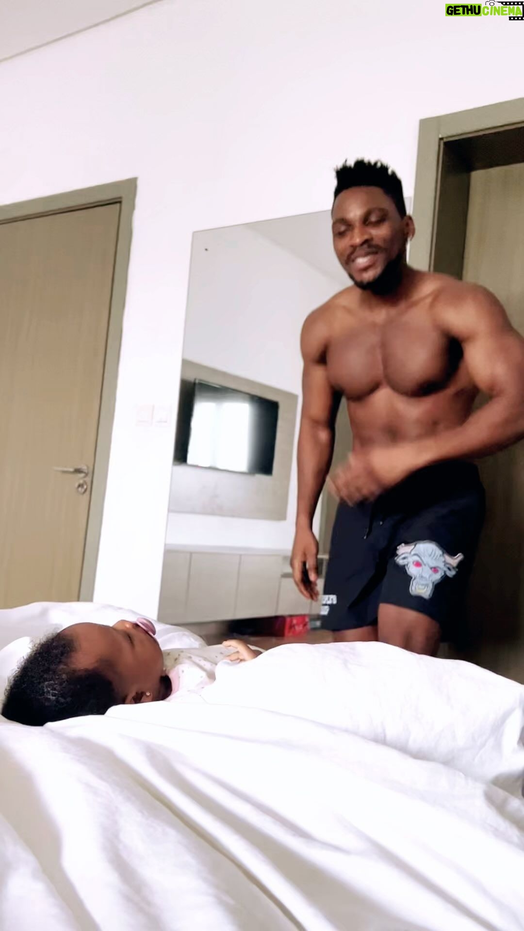 Tobi Bakre - 152.3K Likes - I don wound o!
Dem don wound me. My heart no dey my body again
Iya MK always getting the best moments @anu.bakre