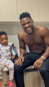 Tobi Bakre Instagram - Off me!!!!!! 😂😭😭🤣🤣🤣 Mama MK captures the best moments FR!
