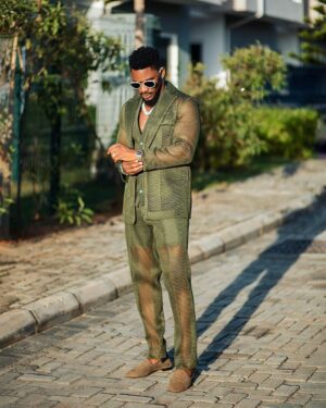 Tobi Bakre Instagram - #SlumKing!!! 

We gave them a masterpiece yesterday! Outfit and film!

No be shereyshrey. From Sunday! Plug innnnnnnnnn on @africamagic we made a BANGER!!!!!!!!

Outfit- @emmykasbit 
📸- @presleyvisuals
Iced out jewelry from @bozjewelry