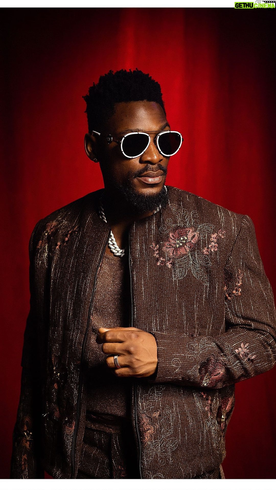 Tobi Bakre Instagram - Lamba central!!!!! All of you on this table, change your ways!!!! No excuse not to show love, bo card, Shey normal, last, do colanut for boys! girls! Or for business purposes. With @africhangehq all your money transfer requirements are sorted. From Nigeria to other places in the world and vice versa! Register now and do something for valentines to your loved ones to see exactly how seamless this process it 👊🏾