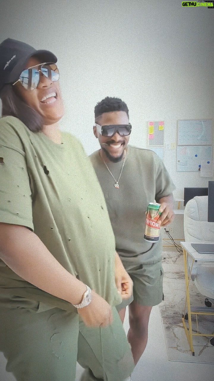 Tobi Bakre - 221K Likes - 2 already as at yesterday!
Where is the time running to! Make e slow down abeg. Lets enjoy this forever thing very very very well!
.
To forever babeyyyyy 🥂