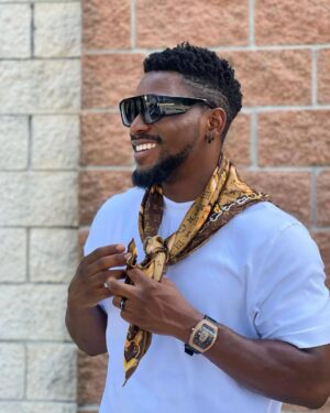 Tobi Bakre Instagram - My Face Show!!!!

Happy new week amazing people!

Wish you and myself a super productive and favored week.