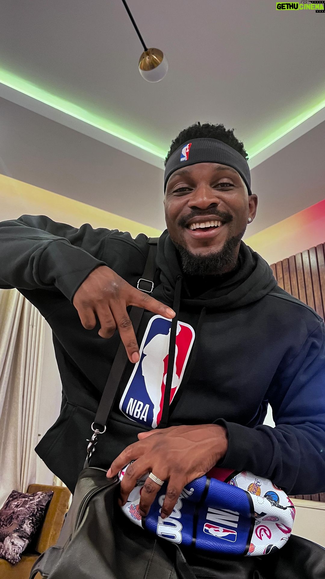Tobi Bakre Instagram - NBA BOYS! The gift boxbag is giving... The finals are long gone now. But memories of it are forever Can't wait for the new season 😤 @nbanigeria @nbaafricaofficial we are ready! #nbanigeria #nbaafrica
