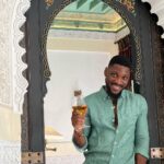 Tobi Bakre Instagram - Eid Mubarak! May Almighty Allah accept all our sacrifices! We can exchange meat o. I plan fry my own. If you are grilling yours or doing suya abeg. Make we just exchange 😁 Feel free to drop plate and account number in the comment section. Make we do small Salah for 10 people. One love my people ❤️