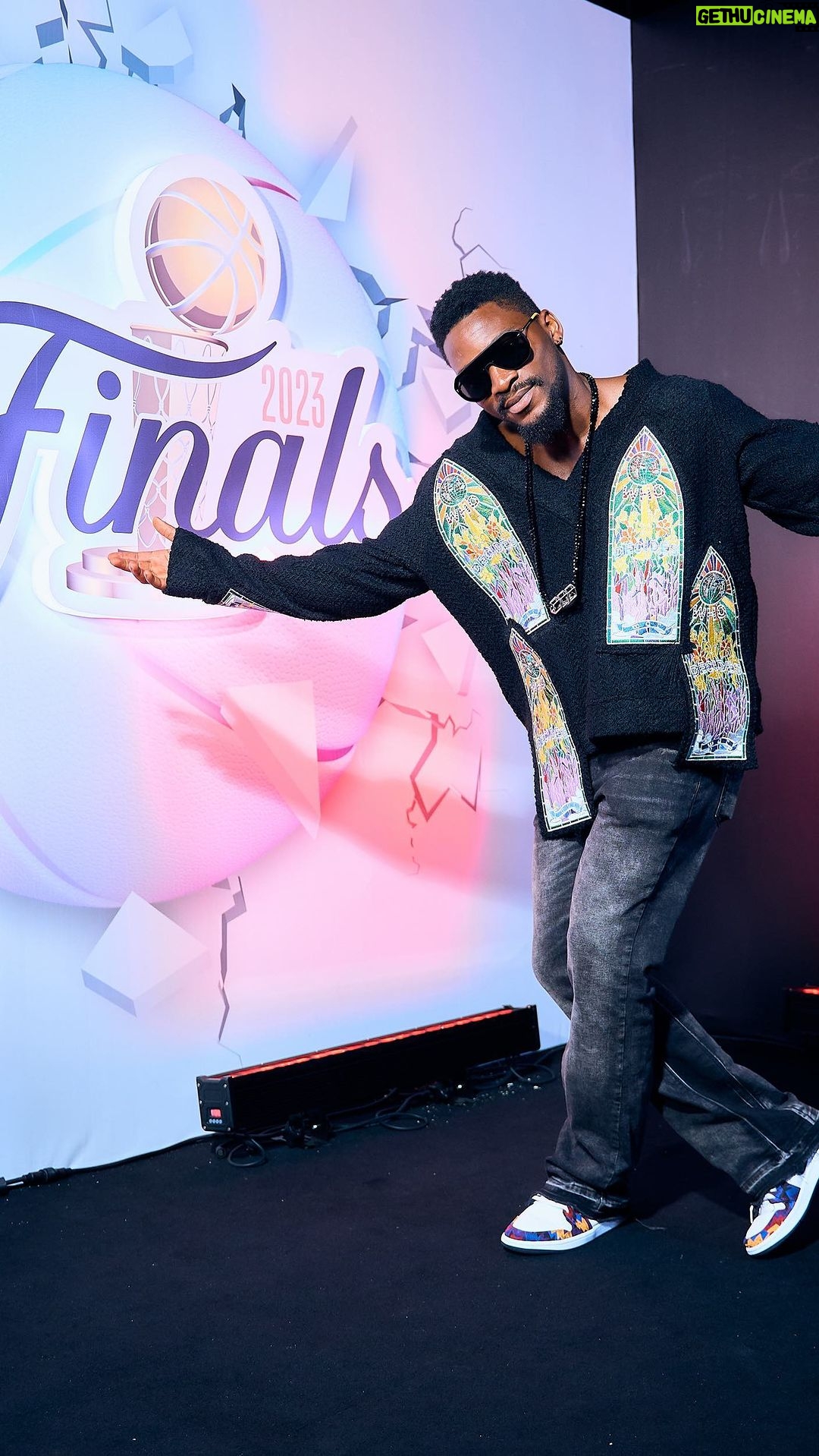 Tobi Bakre Instagram - Had the most amazing time at the watch party for the NBA finals Lagos edition!!!! So many dope people in the house. Fellow basketball lovers! Old and new! We had so much to drink and eat! Don't even get me started on the outfits. Courtside high fashion! I finish work Sha! @hermesiyele abeg that your fit. You don't post am! You no need am again. Send it to me. If you notice. I have talked about everything except the match itselt! 😭. That's because MIAMI HEAT lost!!!! Still in pains. But there was @hennessy to take the pain away! Thanks again for such a superb experience @nbanigeria SO @nbaafricaofficial @nba You can join the community. Register for your NBA ID on www.nba.com/id HennessyxNBA #TheSpiritOfTheNBA