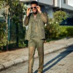 Tobi Bakre Instagram - #SlumKing!!! We gave them a masterpiece yesterday! Outfit and film! No be shereyshrey. From Sunday! Plug innnnnnnnnn on @africamagic we made a BANGER!!!!!!!! Outfit- @emmykasbit 📸- @presleyvisuals Iced out jewelry from @bozjewelry