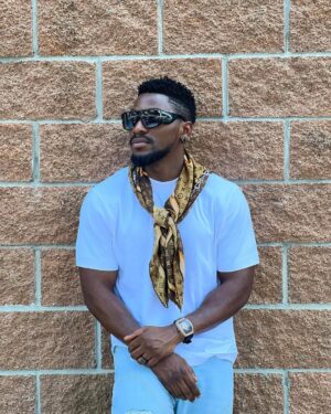Tobi Bakre Instagram - My Face Show!!!!

Happy new week amazing people!

Wish you and myself a super productive and favored week.