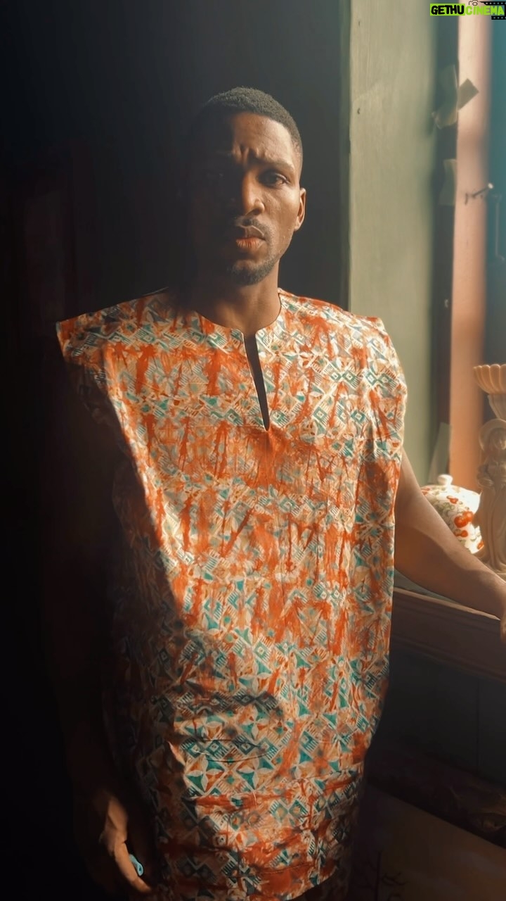 Tobi Bakre - 87K Likes - How many of us are on this table!!! 😂😂😂
Shot by @ayotunde_bello ft @seizzey
Bants on set #FarmersBride