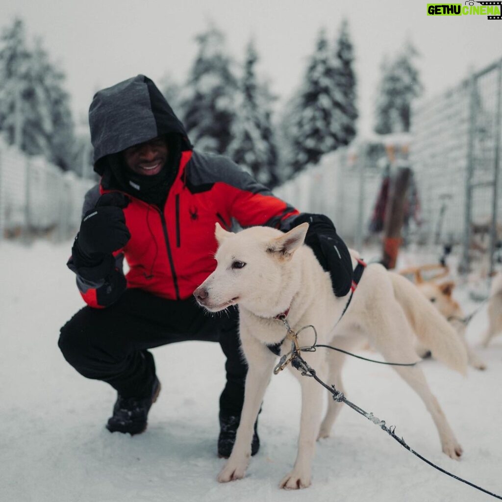 Tobi Brown Instagram - Merry Christmas from me and my darg🎅🏿🦮 Finland / Lapland