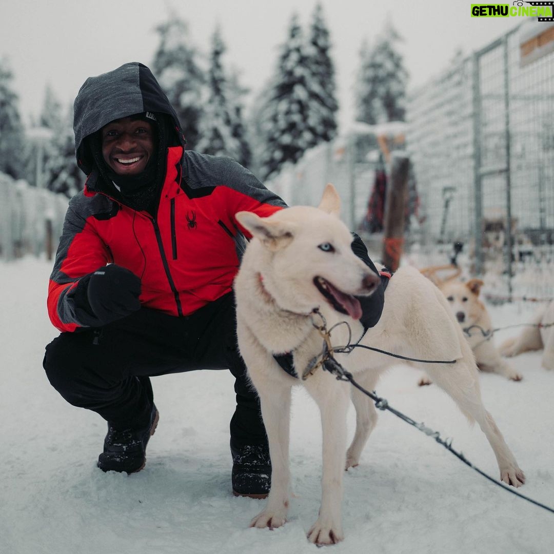 Tobi Brown Instagram - Merry Christmas from me and my darg🎅🏿🦮 Finland / Lapland