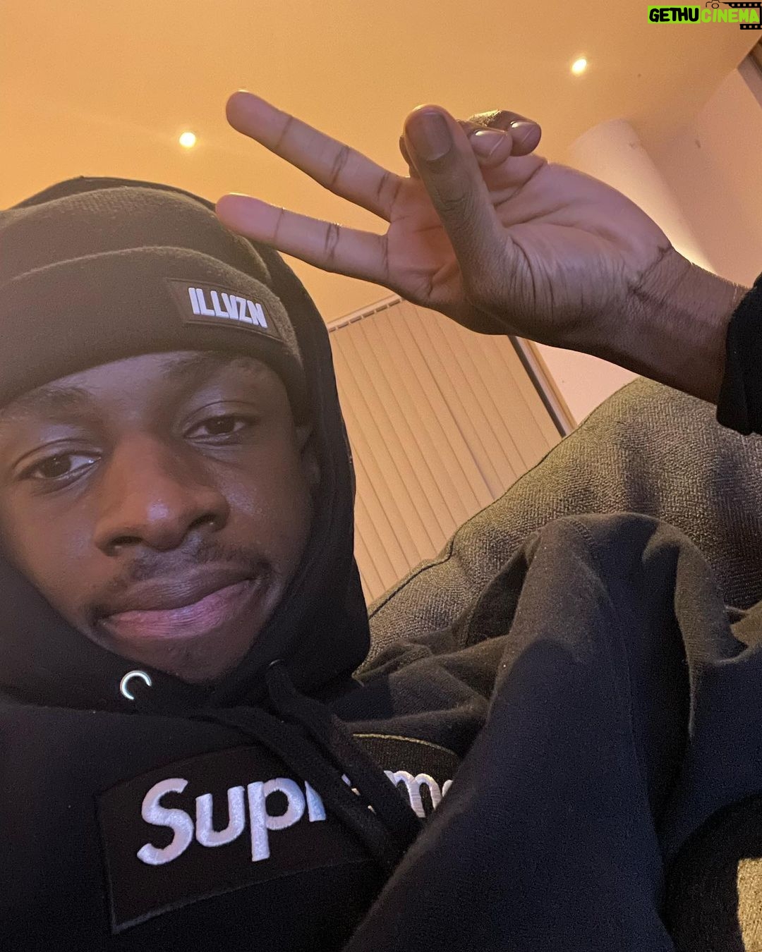 Tobi Brown - 282K Likes - Itโs been a week full of madness, one in which I had to remind myself something and itโd be selfish of me not to share it. Remember to try and put whatever little bit of love you can out into a world that REALLY needs it. Charity begins at home. Little actions can have big impacts.
God blessโค๏ธ
