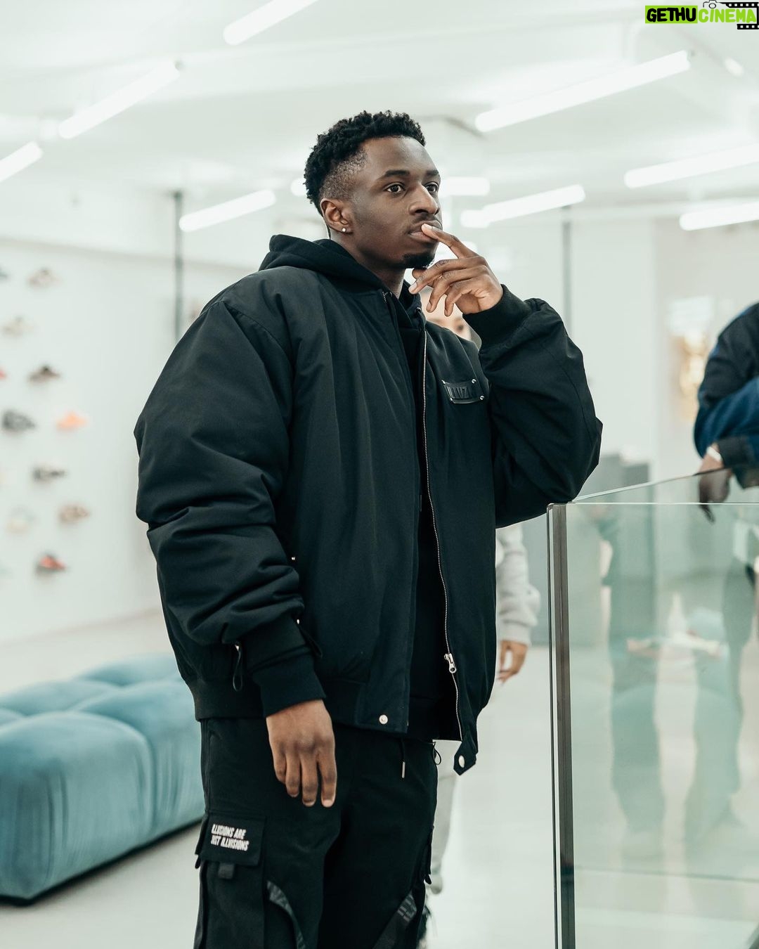Tobi Brown Instagram - Pending ⏳ London, United Kingdom