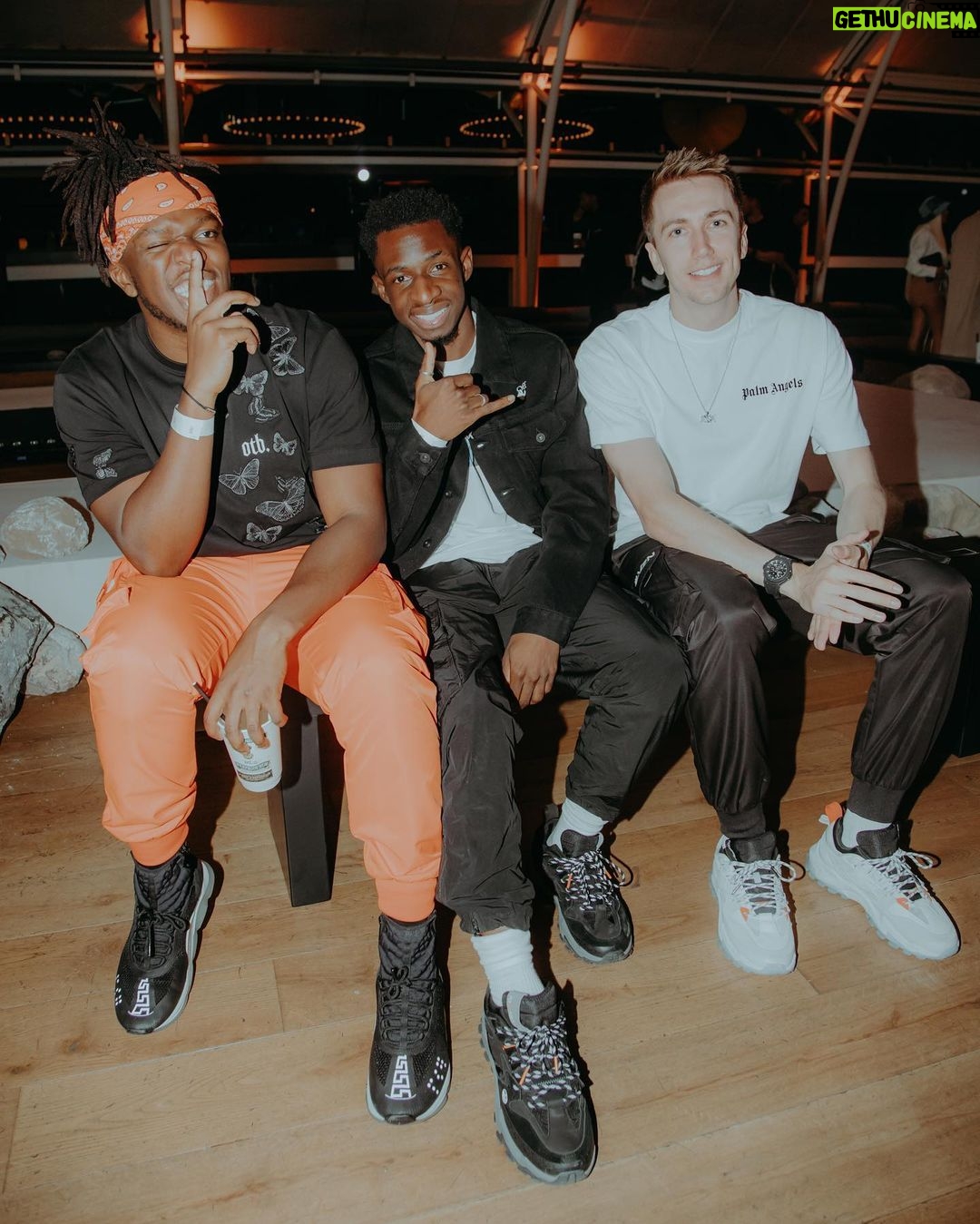 Tobi Brown - 299.2K Likes - Tag that one friend who always looks at the wrong camera ๐๐
At the @sixteenninetytwo event with @ksi and @miniminter ๐คฉ
Thank you @sterling7 @miyamiah for having us๐๐ฟ