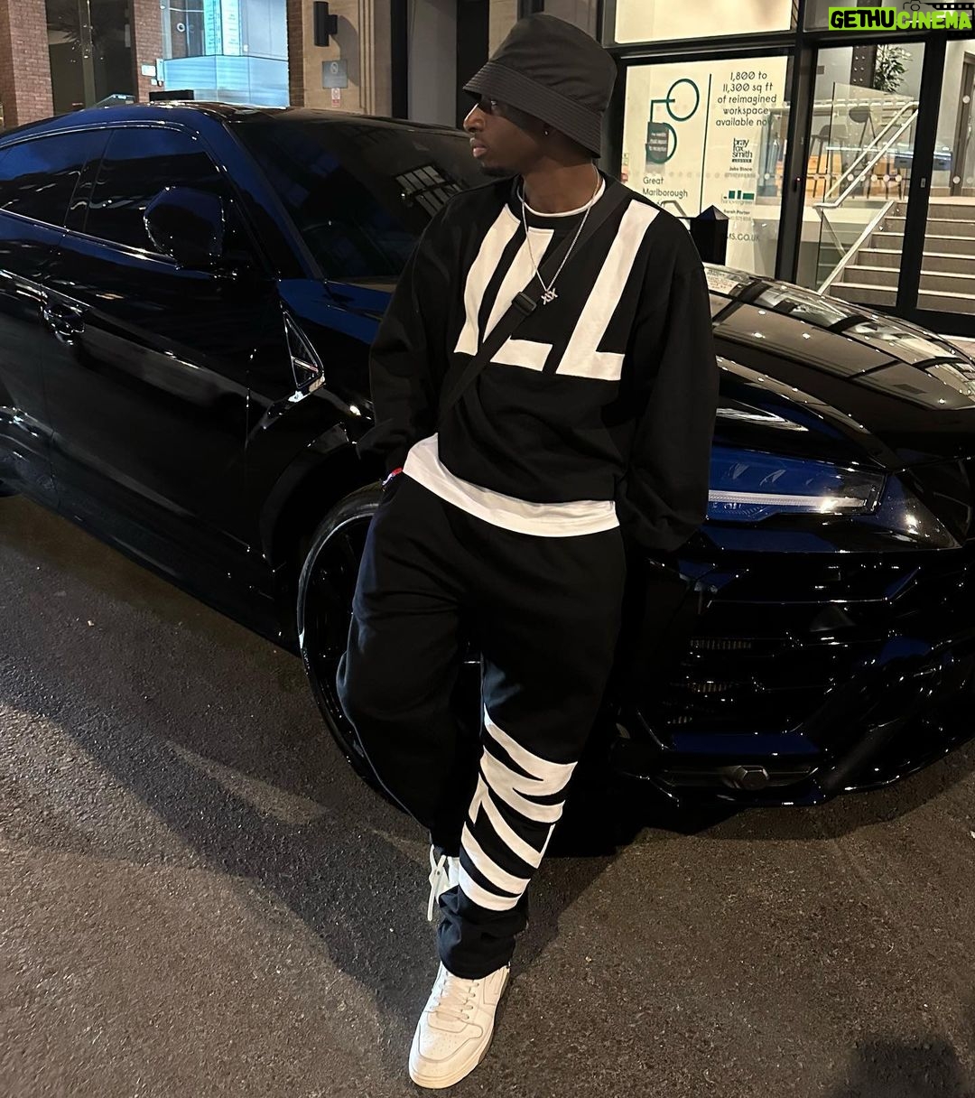 Tobi Brown Instagram - POV: traffic warden in sight. London, United Kingdom
