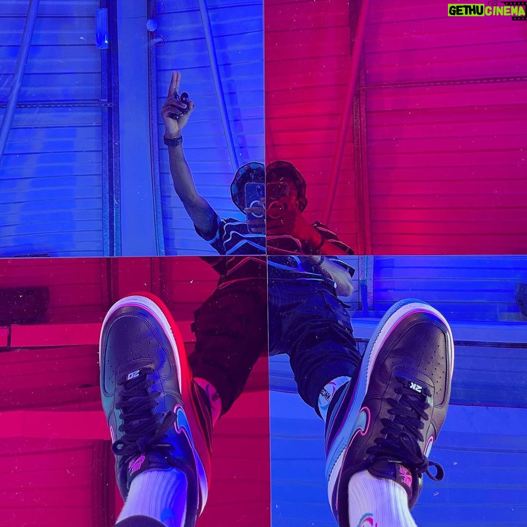 Tobi Brown Instagram - Feeling artsyyyy London, United Kingdom