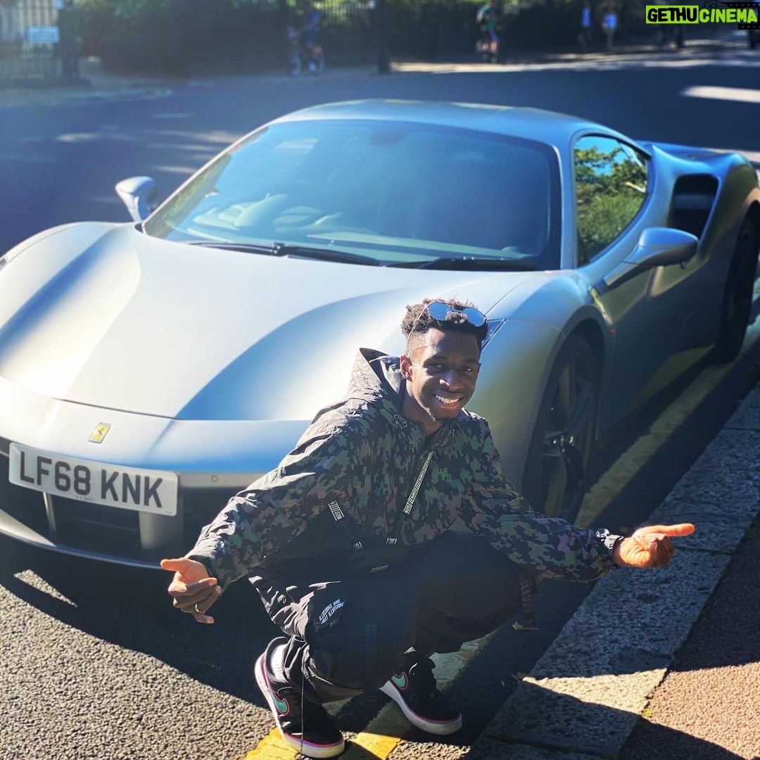 Tobi Brown - 288.8K Likes - ๐๐คท๐ฟโโ๏ธ - DISCLAIMER - no creps were creased in the taking of this photo
๐ธ: @zerkaa