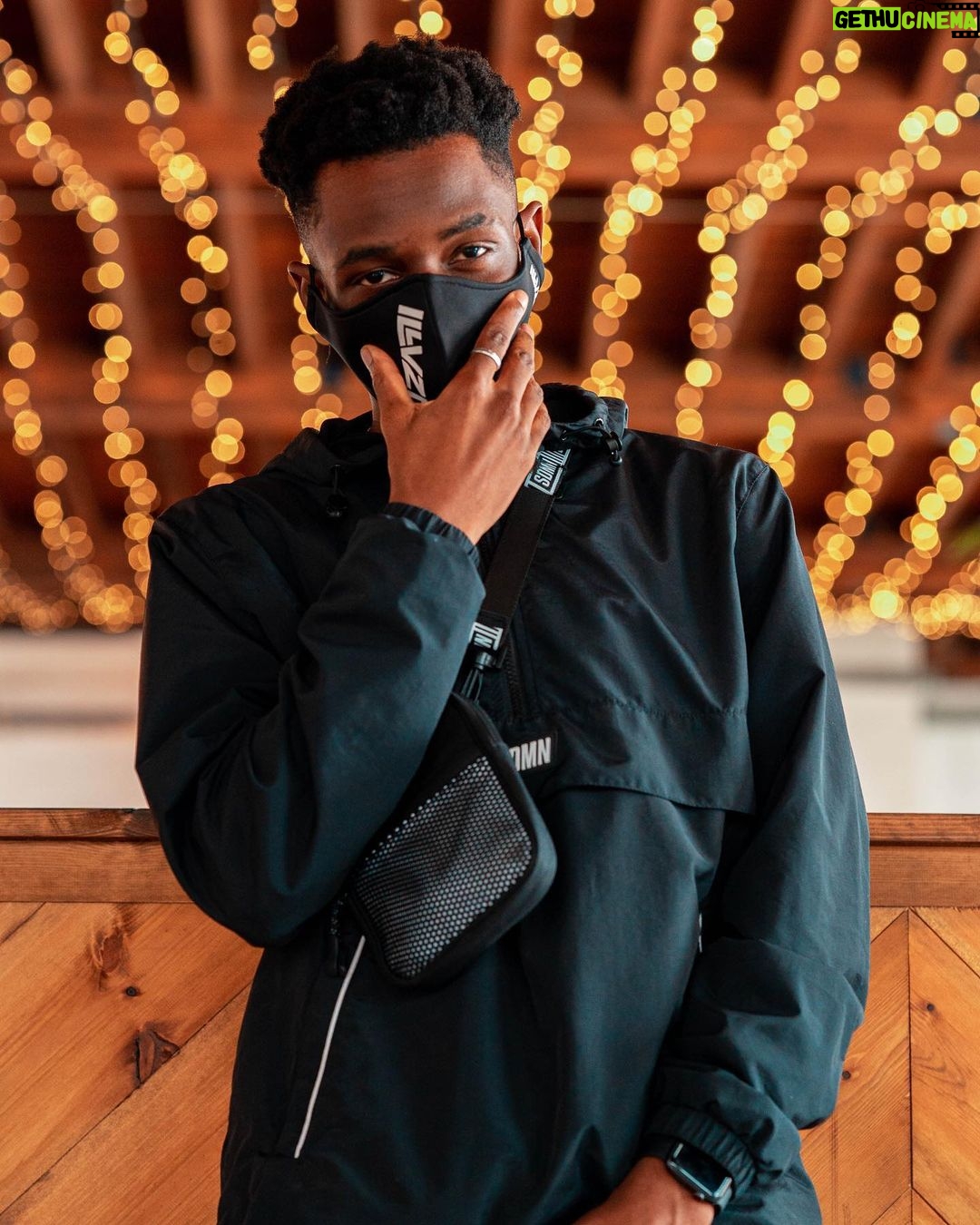 Tobi Brown Instagram - I like this photo, so I thought I’d share it with you. 📸: @kirstylouisewells London, United Kingdom